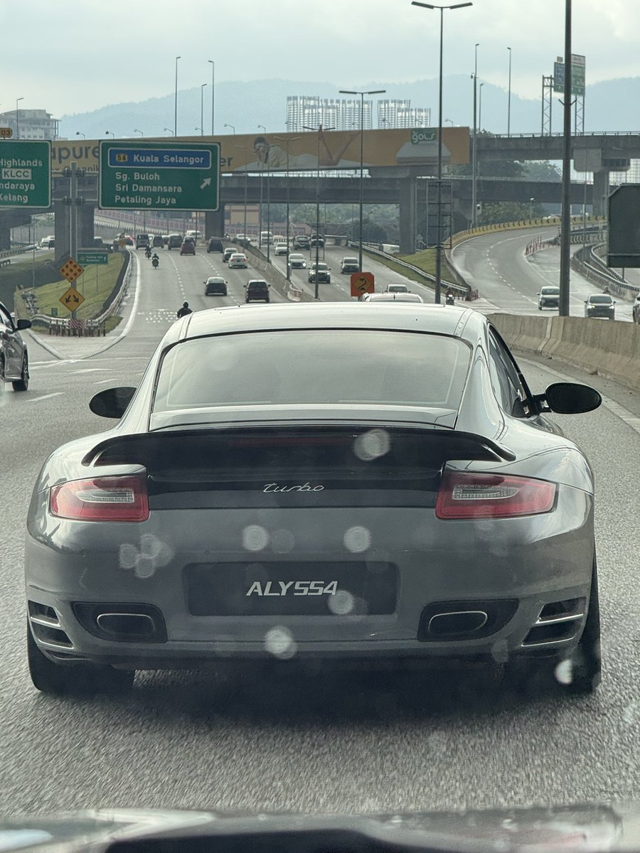 alyaaoreo's tweet photo. Wah finally jumpa ALY554 on the road. Always wondered bila akan jumpa ALY4 ALY44 ALY4417 ALY4490 ALY54 plate numbers on the road. https://t.co/FWrJLcLj4m