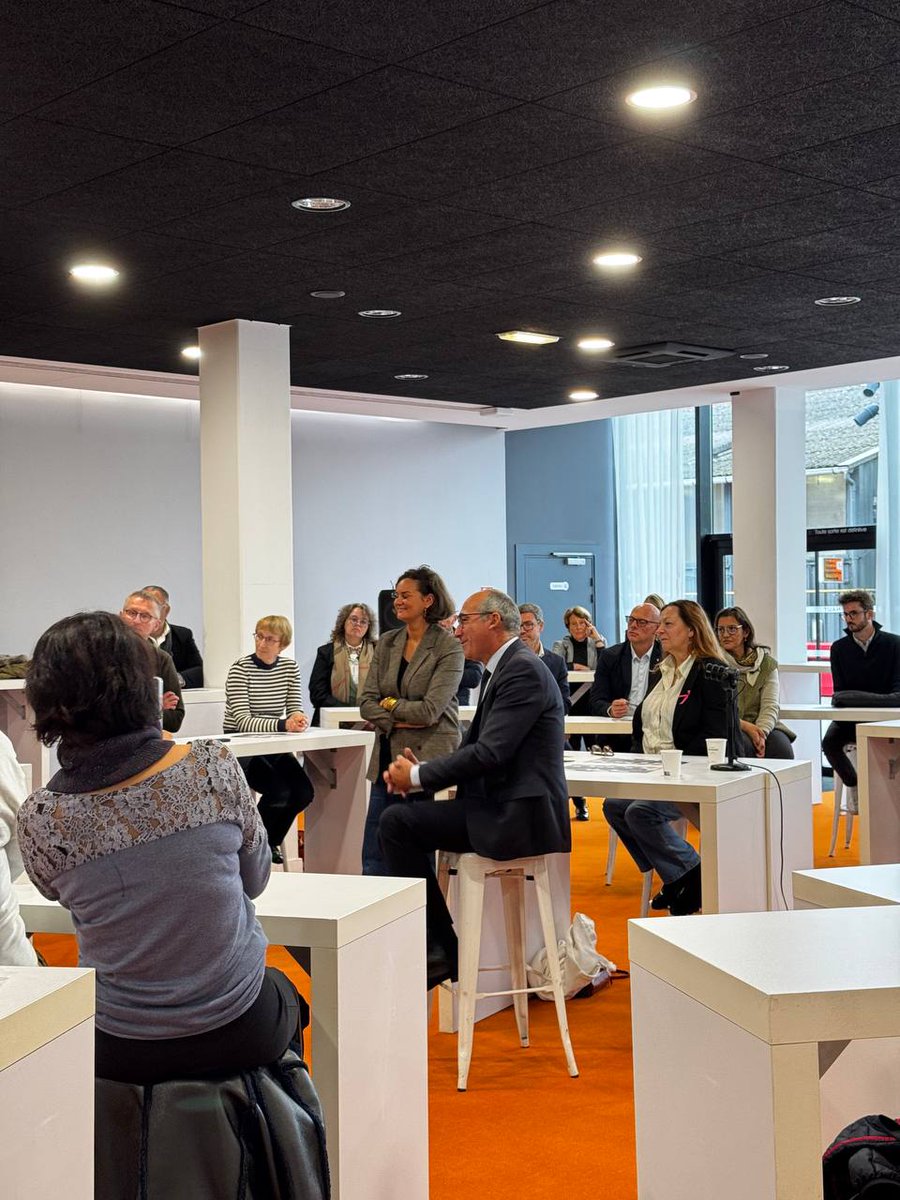 LauDegallaix's tweet photo. 💥 les #3ansHorizonsHDF, c'est parti 💥

➡️ Pour cette première table ronde de la matinée : échanges et réflexions autour des solidarités, de l'autonomie et de l'égalité avec le ministre, mon ami @christophe_p !

🔵⚪️ @HorizonsLeParti 
@EPhilippe_LH 
@HorizonsJeunes https://t.co/3pJZAQUJFg