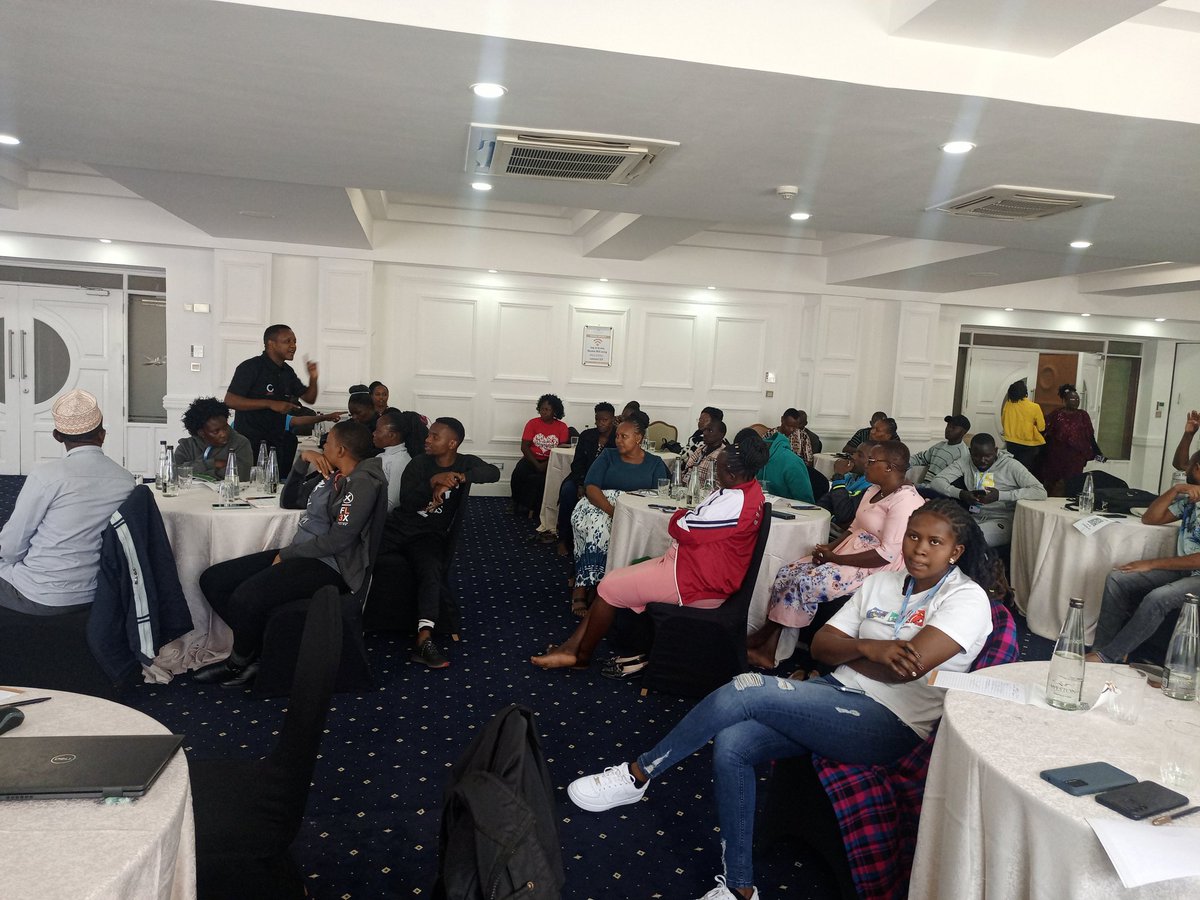 StopTBKe's tweet photo. Ongoing champions training on Domestic Resource Mobilization(DRM). Discussions include the right to health and role of communities in attaining Universal Health Care and sustainable financing.
#EmpowerChampions
#YesWeCanEndTB https://t.co/BetIzHSmEp