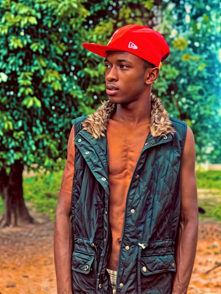 jb_theactor1's tweet photo. Wuddup can we be friends? 👊🤝 https://t.co/UDzMuIOHFs