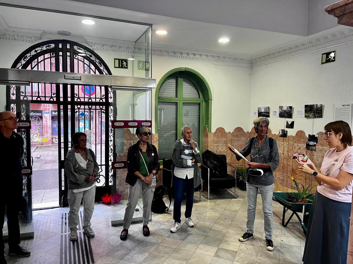 LaDreceraSv's tweet image. Comencem la RutESS! De moment @Casaorlandai i @SJD_SS_Bcn ens han explicat per què són projectes coherents amb l'economia social i solidària... Seguim... #FestaMajordeSarrià @LaDreceraSv