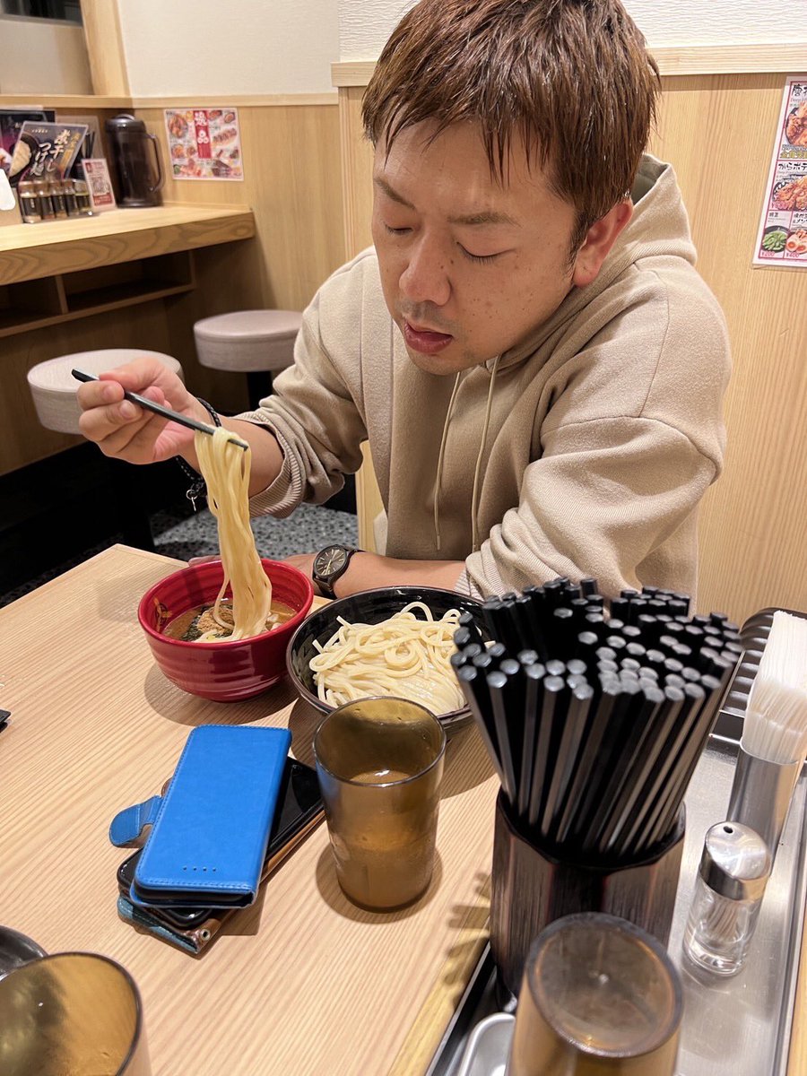 moriko_JUMP's tweet photo. 今日は次男の運動会いって、
久々の人達とオンラインで会話して
とても楽しかったけど
写真ないから泥酔つけ麺あげとく！ https://t.co/2EJHpwwVys