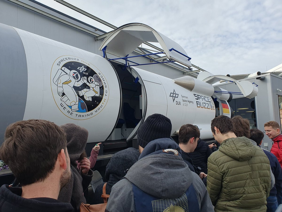 DLR_SpaceAgency's tweet photo. Heute bringen wir die Space Community ins Weltall - mit dem #SpaceBuzz auf dem @spacecreatorday im @museumtechnik Speyer. Enjoy the flight! 👨🚀 #teamspace #SpaceCreatorDay2024
@DLR_next https://t.co/cHU9hLv4x1
