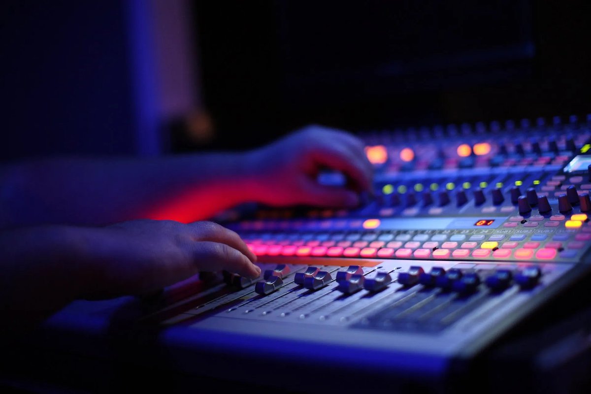 ModestHeights's tweet image. 🎤 Ready to record? DM us to learn about our packages and special offers! Let’s create something amazing together! #DMUs #MusicStudio