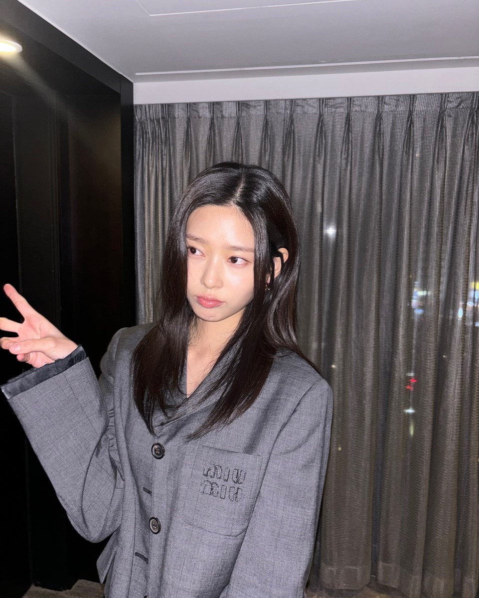 kim minju pics tweet media