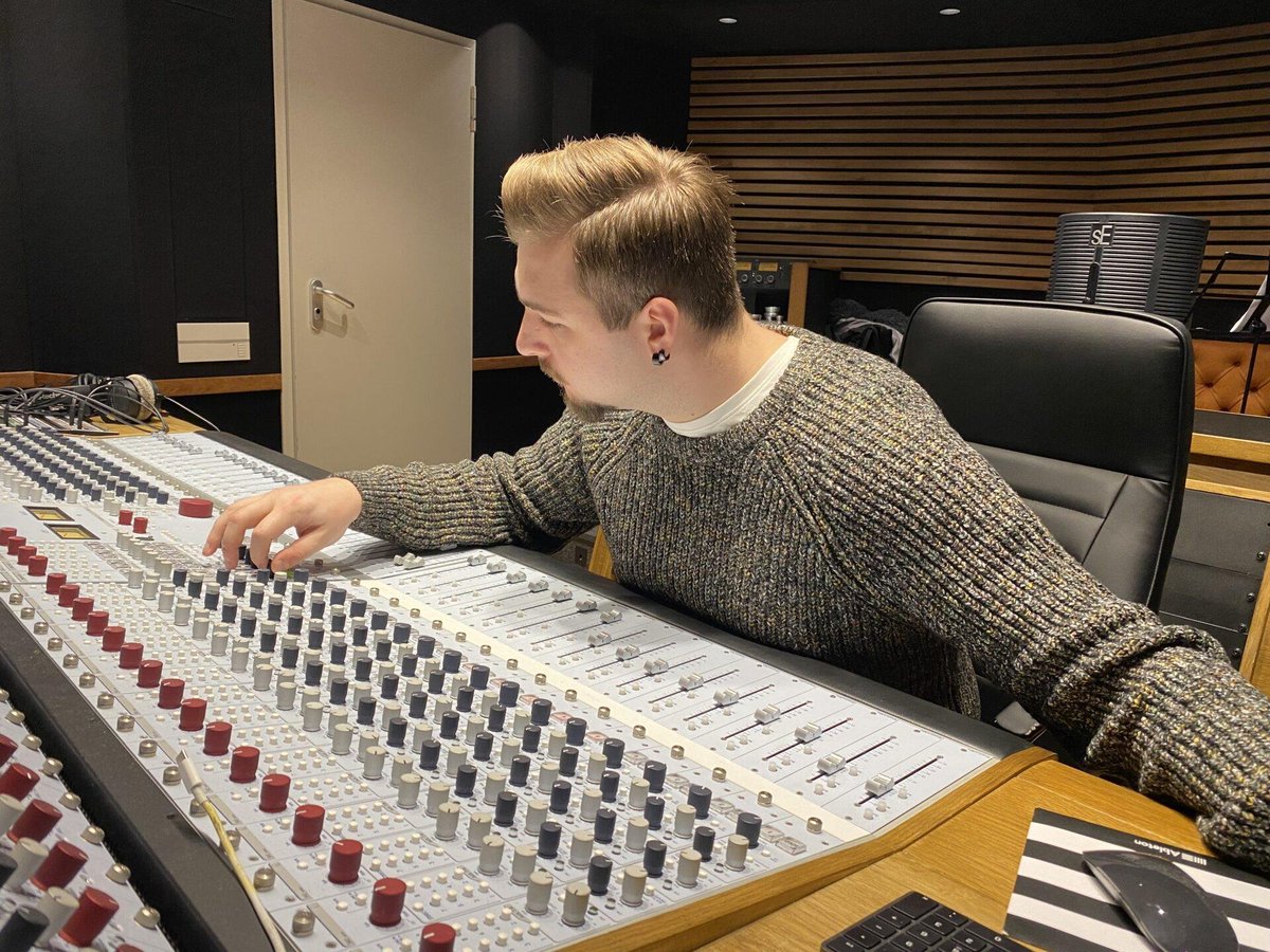 ModestHeights's tweet image. 🎤 Share your favorite recording memories with us! What was your most memorable session? #RecordingStories #MusicMemories