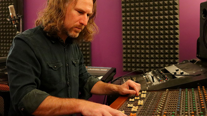 ModestHeights's tweet image. 🎹 Curious about the recording process? Follow us for behind-the-scenes insights, tips, and artist stories from our studio! #StudioLife #MusicIndustry