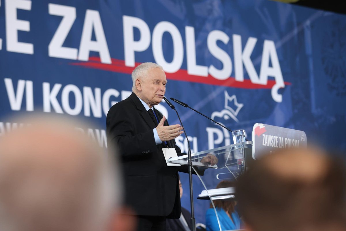 💬 Prezes PiS J. Kaczyński: Trzeba jeszcze dodać, że zaatakowana także została nasza oświata, nasza kultura, zaatakowany został Kościół, zaatakowane zostały nasze szanse rozwojowe, w tym finanse publiczne, zaatakowane zostało także polskie rolnictwo. I co najważniejsze,