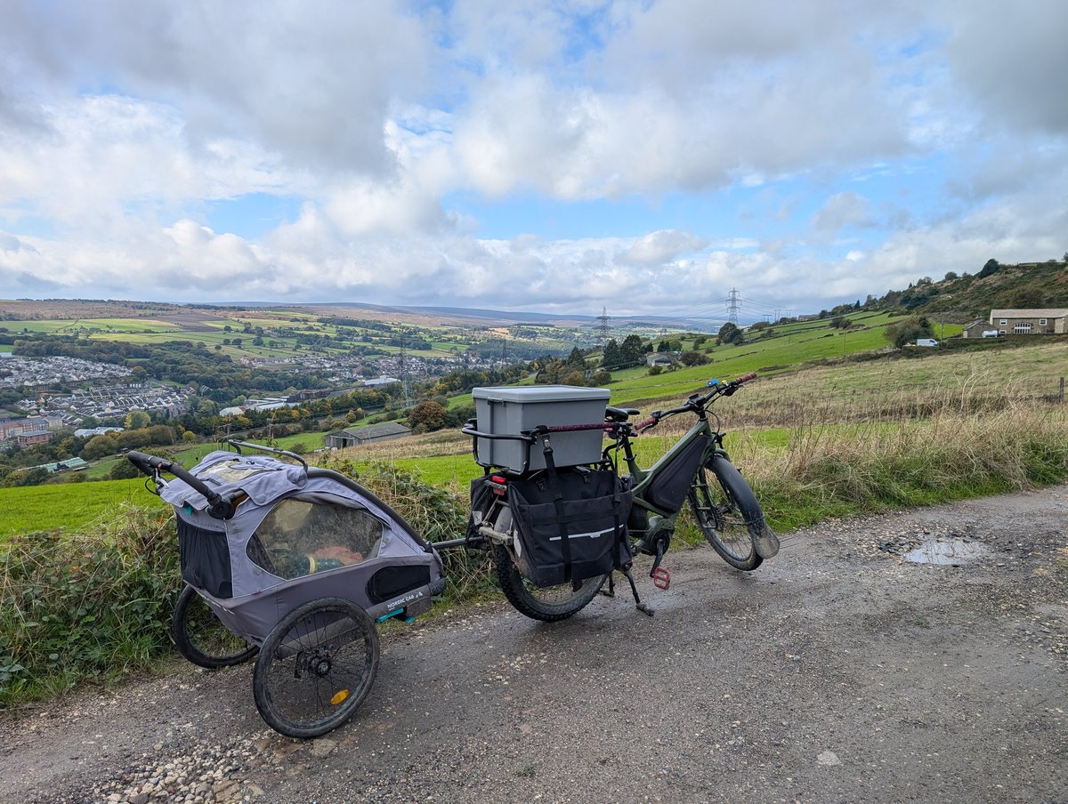 Twisted_Fish90's tweet photo. I'd like to see you do the weekly shop with two kids in a hilly area, it's just not practical... 
And other unimaginative comments. 

#tern #orox #cargobike #eCargo #pearoydlanehillclimbe https://t.co/AcNTleT6nt