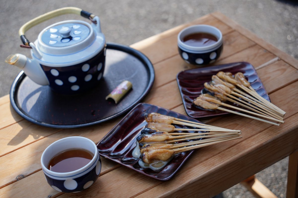 IDOL_57's tweet photo. お腹いっぱいやけど今日こそケーキ食べるで！と思ってたら、パンがメインに変わってる！？
美味しくいただいてパンもおみやに♪
さて次はいつ乗ってくれるのやら🙄
 #一文字屋
#ナルミの栗赤飯
#PointPourPoint https://t.co/XZbdJLpPZt
