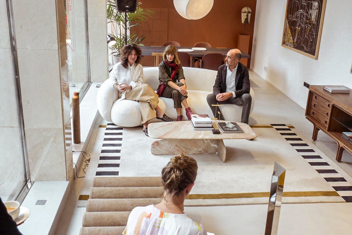 interiorcontra's tweet photo. «Cuando he entrado en la empresa he aportado mi gran pasión, la investigación por los grandes maestros del pasado»💜

Artículo en Interior Contraportada: ↘ 
https://t.co/FxAW6EajWN

#diseño #mobiliario #interiorismo #iconosdediseño #design #furniture #designjournalist https://t.co/eKqhGbZ3sC