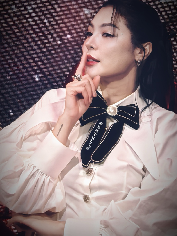 TOP FAYE  
맘껏 보여줘 

ENJOY FAYE BD PARTY 
#FayeYouAreMine