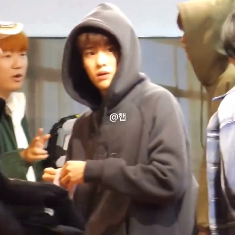 darknessw1nk's tweet image. 하 훈녀미소 ••기절할거같어