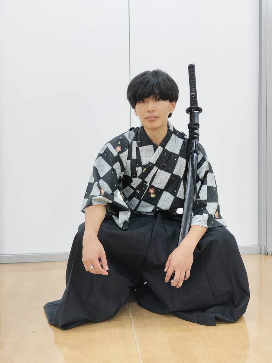 槐-Enju-
越中島殺陣祭　出演者公開！✨

2人目は【平井大智】
@nekominto_1252 

殺陣イベントに出るのが
初めてとなります！！
腕の筋肉が凄まじく、秘めたフィジカルを搭載している彼を是非ご覧下さい！💪🏼

#越中島殺陣祭
