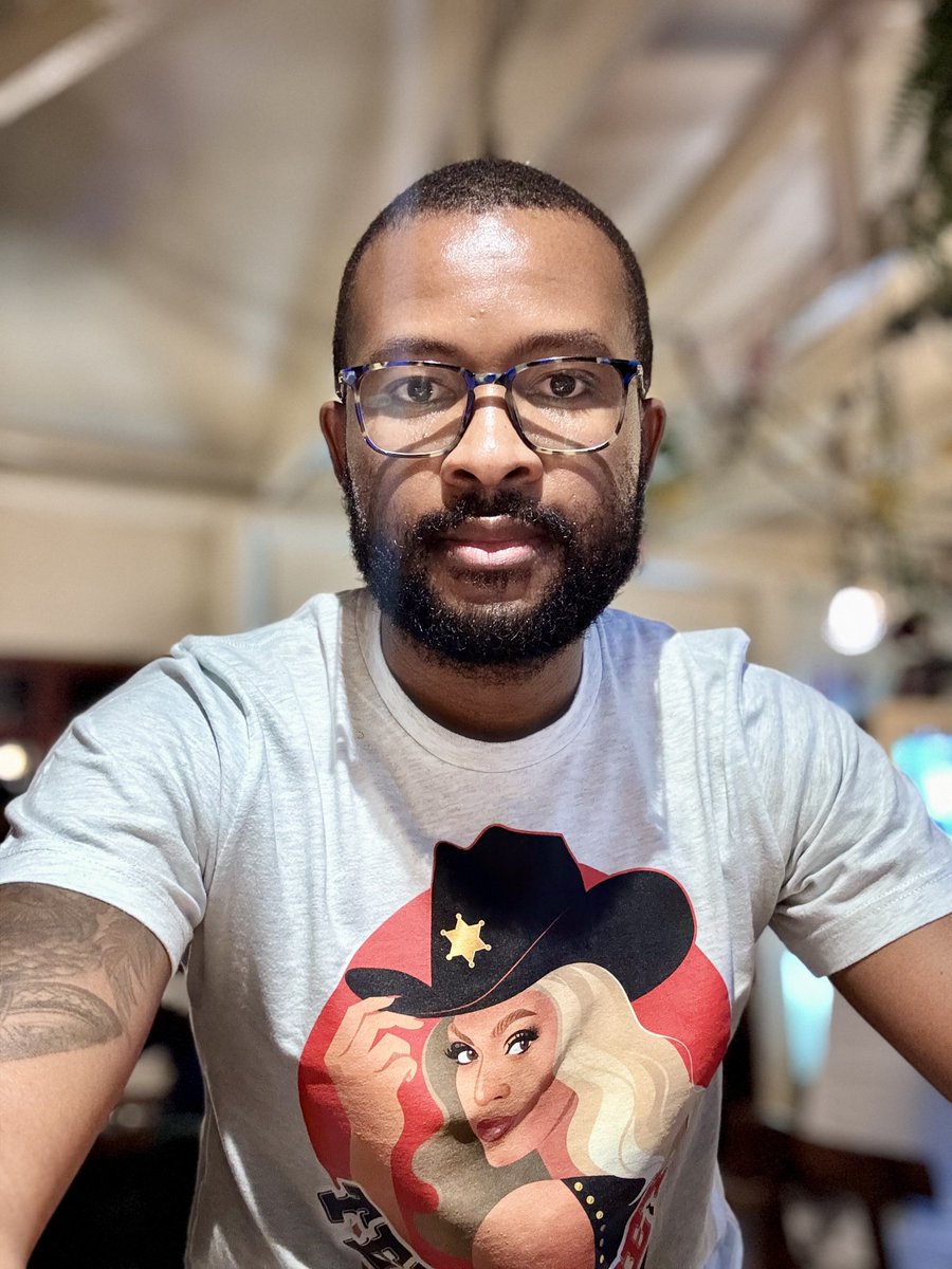 MelusiSiboniso's tweet photo. Embracing 34 with open arms. 
🏳️‍🌈As a gay man, finding grace in solitude has been my superpower. It's not loneliness, but a journey inward, discovering peace within the quiet moments. 
To all navigating similar paths - your solitude is your strength. #SelfLove #30sReflection https://t.co/xkWhs2ZIql