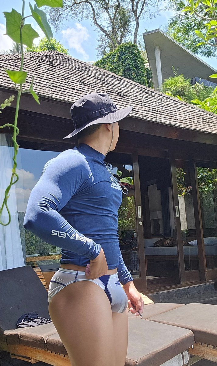 swimmerspeedo's tweet photo. Egde家的泳褲真的很色，
濕了就被看光光了，
公司團建第三天，
今天穿這樣去衝浪，
還好沙灘上沒什麼人。 https://t.co/xumbXu02Cn