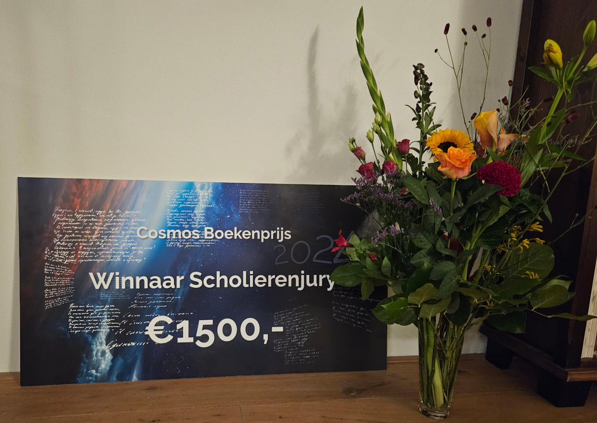 Marcel Vonk (@mrsparco) on Twitter photo Trotse winnaar van de Cosmos Boekenprijs! Van Getal naar Heelal werd door de scholierenjury als beste populairwetenschappelijke boek van 2023 gekozen. cosmosboekenprijs.nl <a href="/NewScientistNL/">New Scientist NL</a> <a href="/gfbertone/">Gianfranco Bertone</a> <a href="/UitgeverijUBHS/">Unieboek | Spectrum</a> Trotse winnaar van de Cosmos Boekenprijs! Van Getal naar Heelal werd door de scholierenjury als beste populairwetenschappelijke boek van 2023 gekozen. cosmosboekenprijs.nl <a href="/NewScientistNL/">New Scientist NL</a> <a href="/gfbertone/">Gianfranco Bertone</a> <a href="/UitgeverijUBHS/">Unieboek | Spectrum</a>