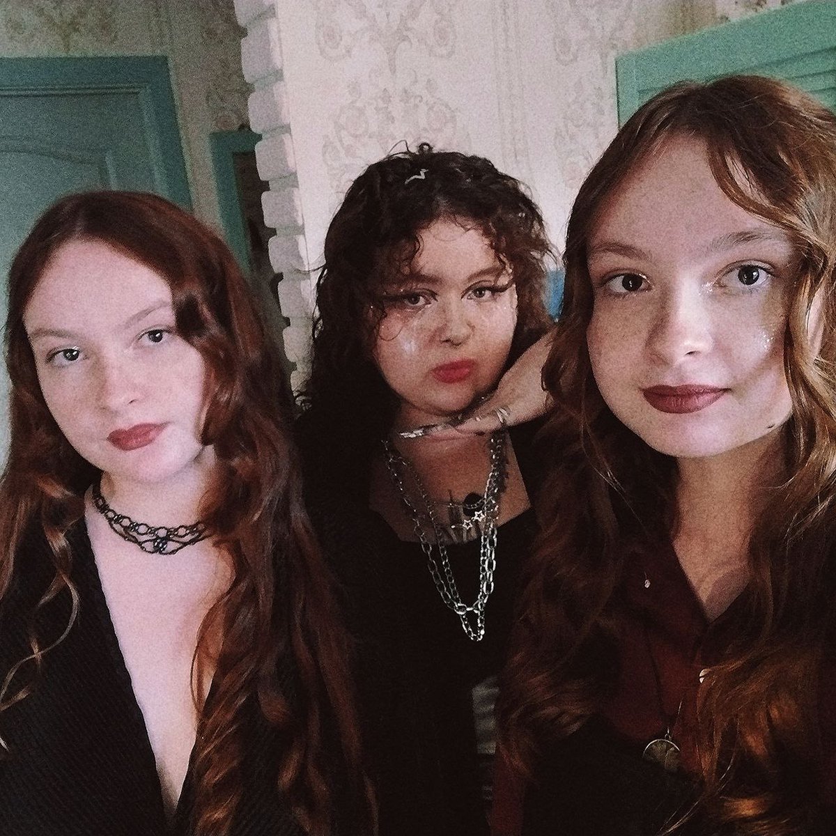 Anastasia tweet media