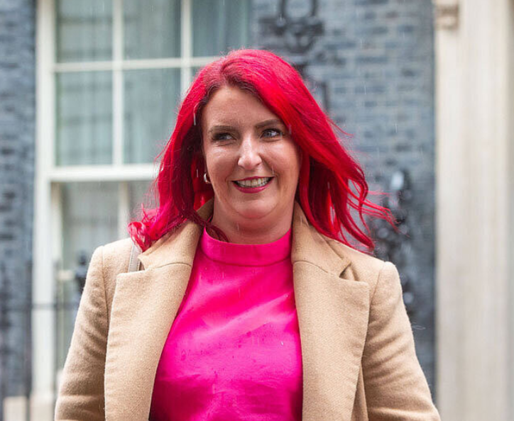 bry1050's tweet photo. This is the genius that cost the country £1bn of investment. She is also the one that is going to make the train system run efficiently & cheaply.
#PoorUs https://t.co/yDXKA97c1C