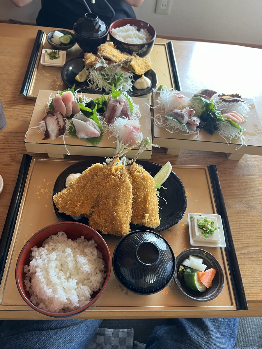 DKM_427's tweet image. 今日は約束通り【黄金アジのアジフライ】を食べに、富津市の「まるとし」へ😎

相変わらずボリューム満点で美味しっ❣️

帰りに島野さんとこ寄ってお喋りしてから帰宅

で、明日は3連休のうちでバイク乗れる日なので、アクセル開けられるコースへ😎

#LOVCA
#Mikametals
