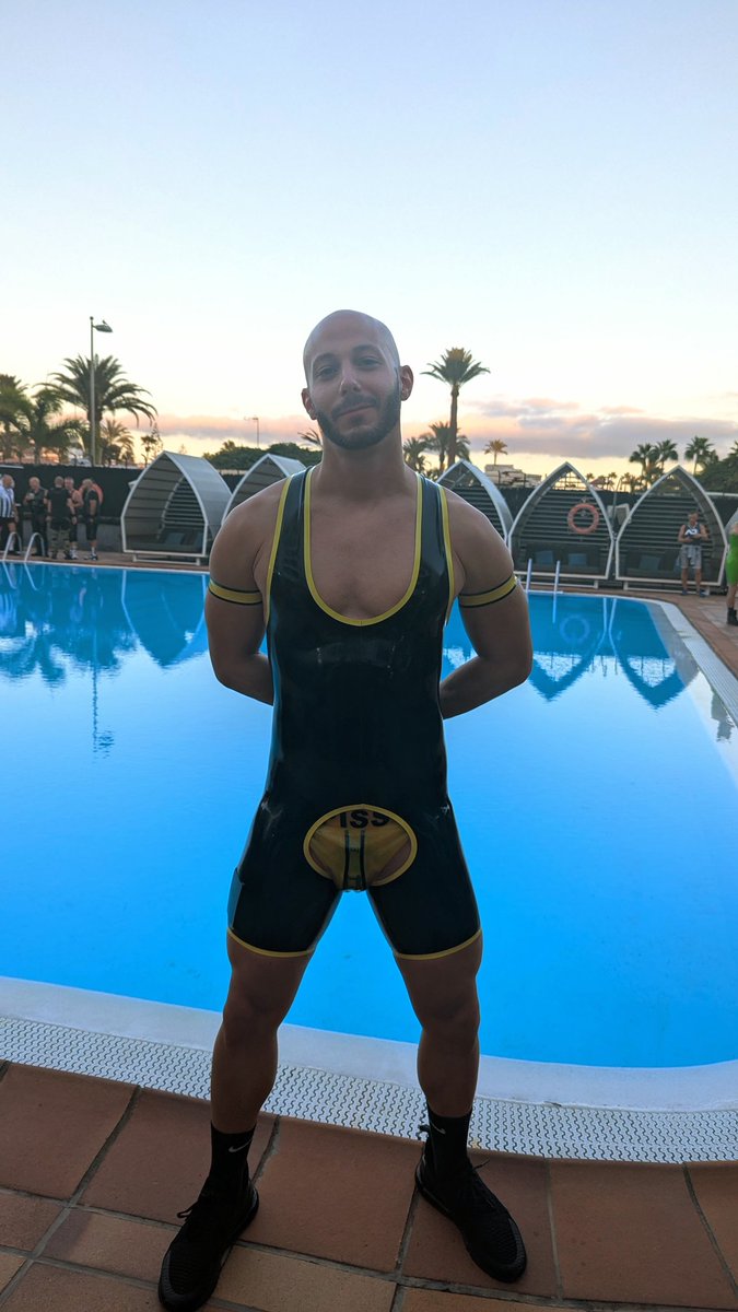TBumBerlin's tweet photo. Pool Party Outfit 😏

#TeamLocked #ChastityBoy #MaleChastity #GayChastity #MenChastity #ChastityMen
#gaypiss #gaywatersports #gayws #gayns https://t.co/LgLD141AsH