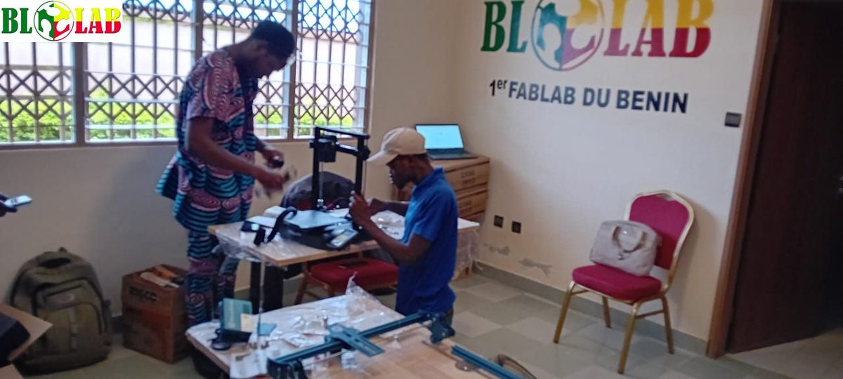 BLOLAB_BENIN's tweet photo. #Parakou. Samedi 12 octobre 2024! En marge de #Hack4Parakou, nous installons nos machines de fabrication numérique. Déballages, montages, configurations, … Ça promet d'être un véritable terrain de jeu pour les innovateurs de la cité des koborou. Restez connectés. #BloLab #FabLab https://t.co/UsanwSXoh0