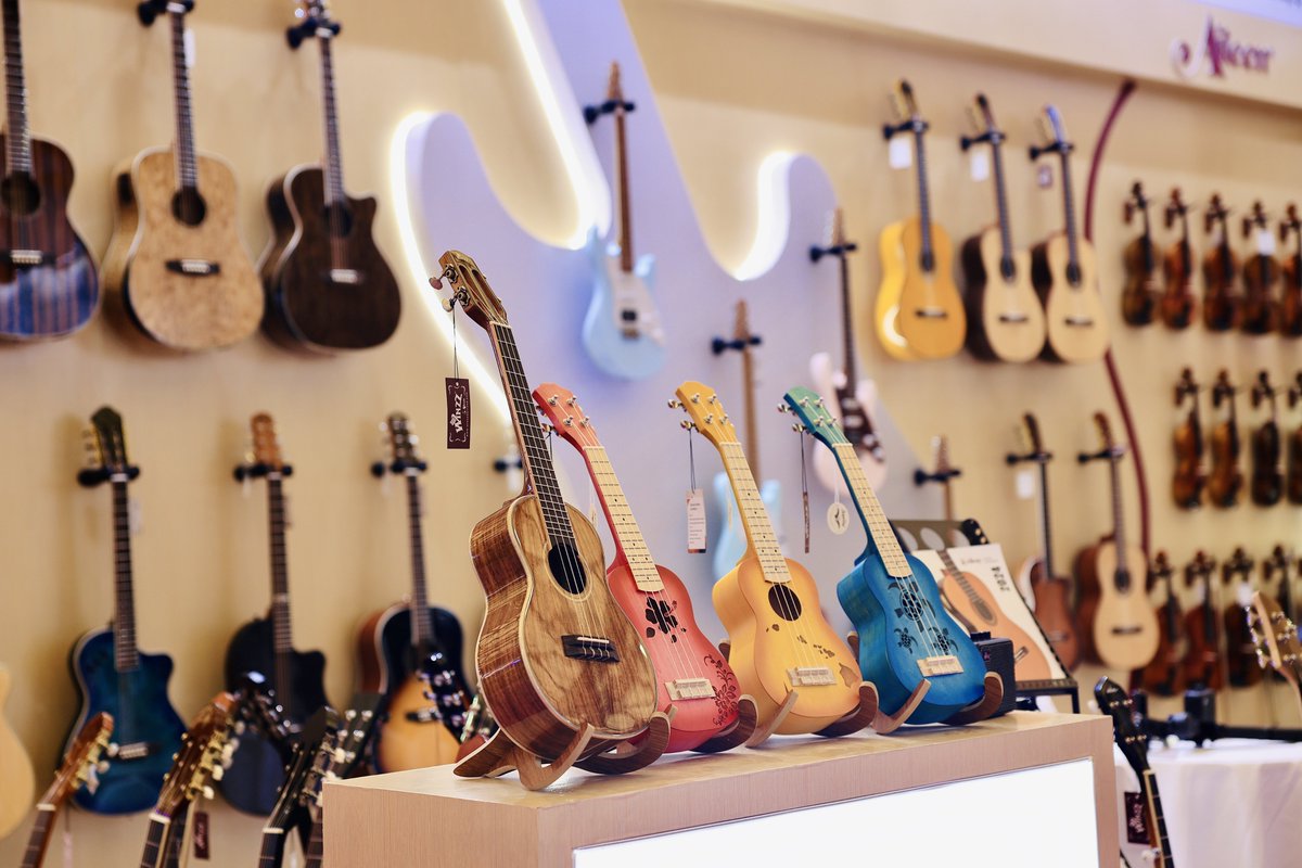 AileenMusics's tweet photo. Day 3 at the Music China!

Our new electric guitars stole the spotlight with an incredible performance by guitarist Du Qicong. Don't miss out—come see us at Booth W3C48 and experience our latest innovations!

#AileenMusic #NewElectricGuitars #DuQicong #ShanghaiExhibition https://t.co/GretrwhZFD