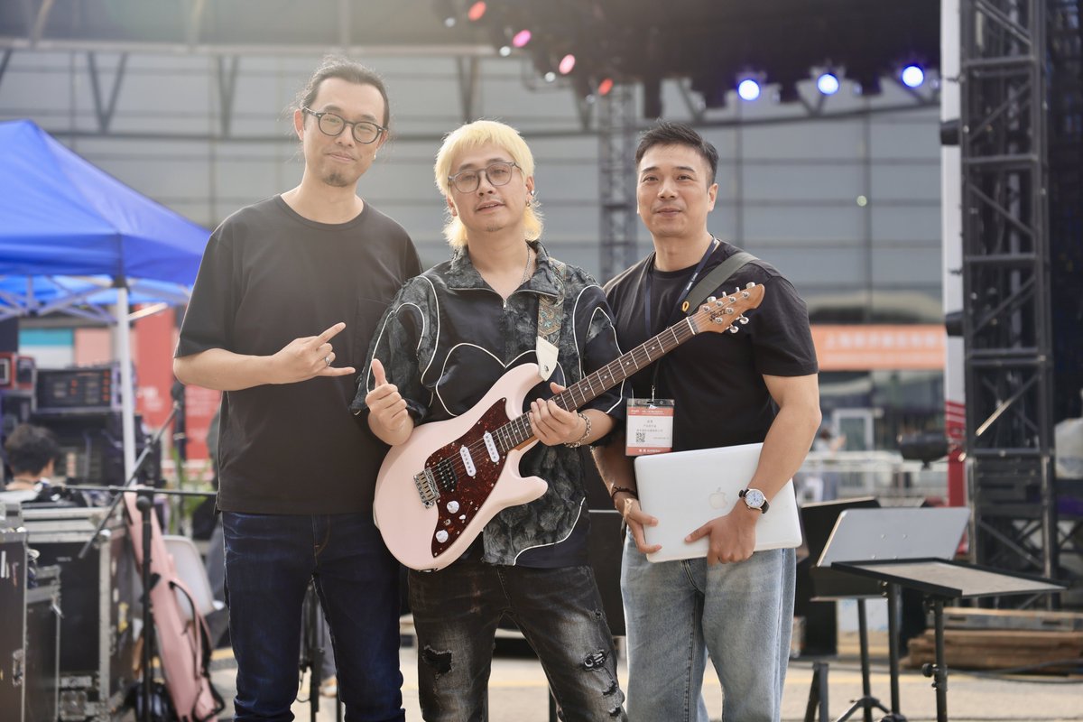AileenMusics's tweet photo. Day 3 at the Music China!

Our new electric guitars stole the spotlight with an incredible performance by guitarist Du Qicong. Don't miss out—come see us at Booth W3C48 and experience our latest innovations!

#AileenMusic #NewElectricGuitars #DuQicong #ShanghaiExhibition https://t.co/GretrwhZFD