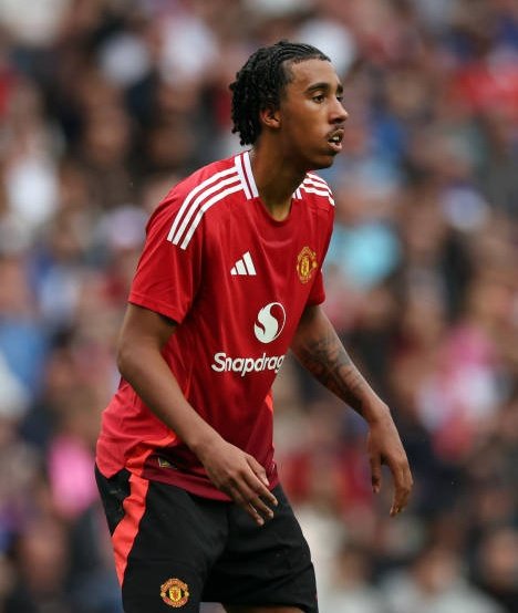 United snatched Leny Yoro from Real Madrid, a move that sent tongues wagging about his potential as the next big CB prospect. A few months later, Carrington produced Kukonki, a left-footed CB with serious talent. Together, they could form a monster backline.