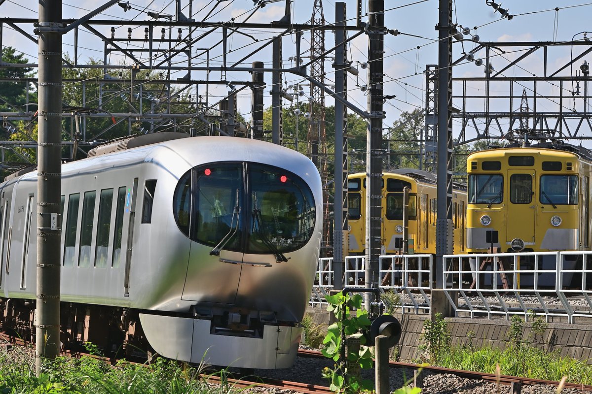 gou353's tweet image. 今日はⅬaviewが新宿線と拝島線を走っていたので、ぶらぶらしながらそれっぽい場所で📷
2024.10.12  西武新宿線・拝島線  001-B1F