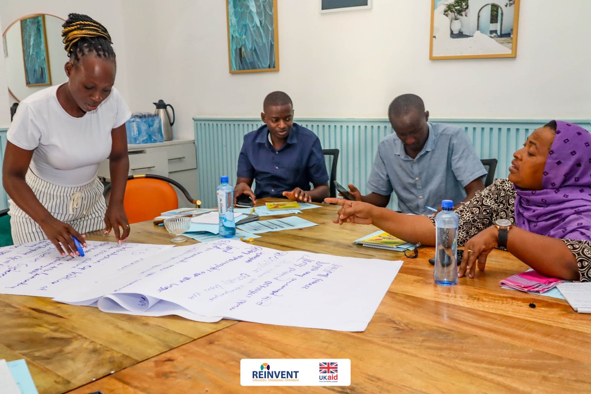Huria_KE's tweet photo. The reform discussions highlighted community policing strategies aimed at fostering better coordination &amp; accountability between law enforcement and the community through collaborative efforts to create a safer environment.

#CommunityPolicing #SafetyFirst #Mikindani #Kongowea https://t.co/mKEPj8t1fe