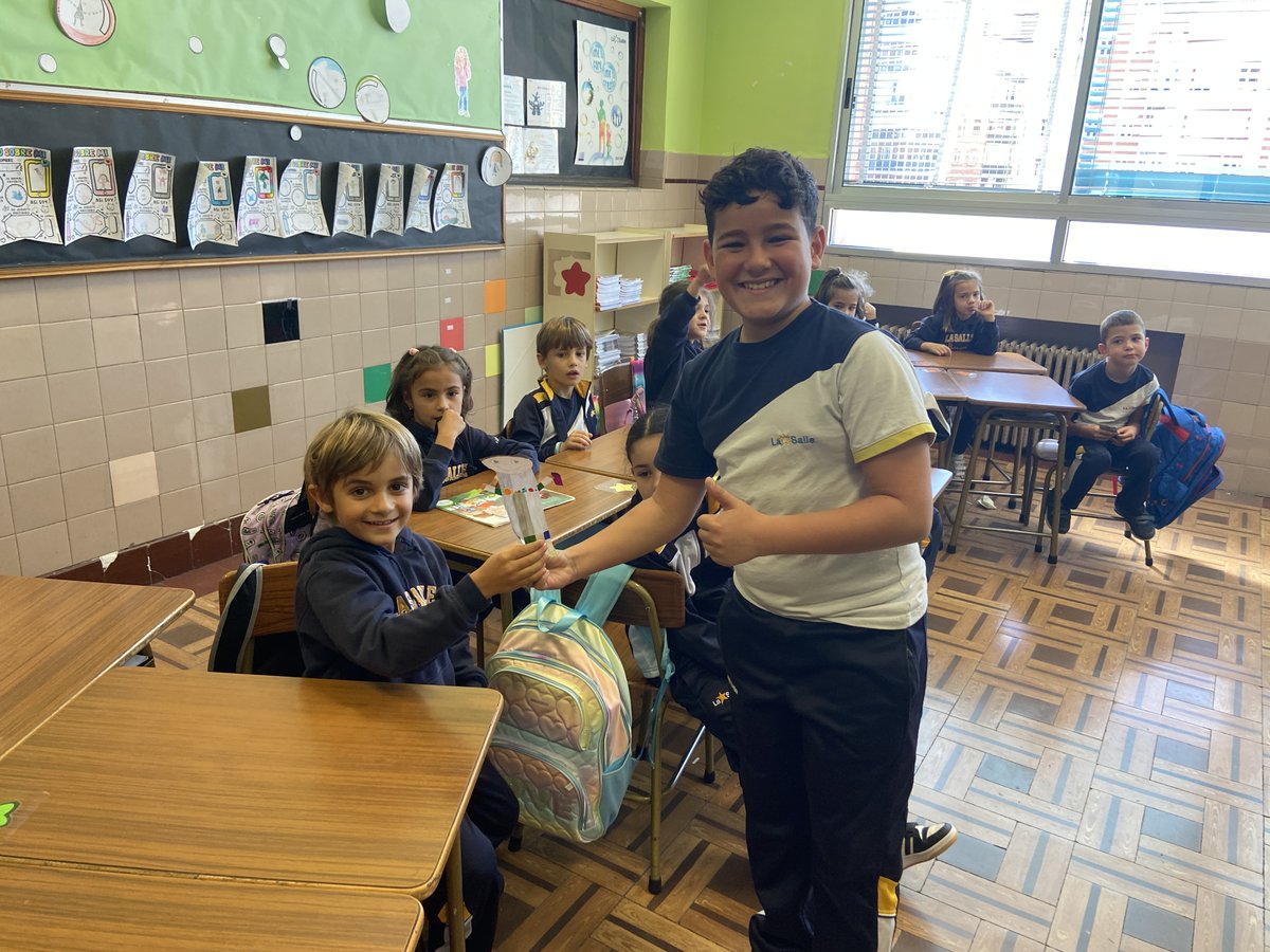 ESTRELLAS - Ayer, 1º ESO cerró la narrativa #NCALaSalle ESTRELLAS. Han estudiado el origen del universo para comprender mejor el principio de todo y las etapas de la historia más significativas.
Además, se han acercado a personas que han sido “estrellas” para la humanidad.