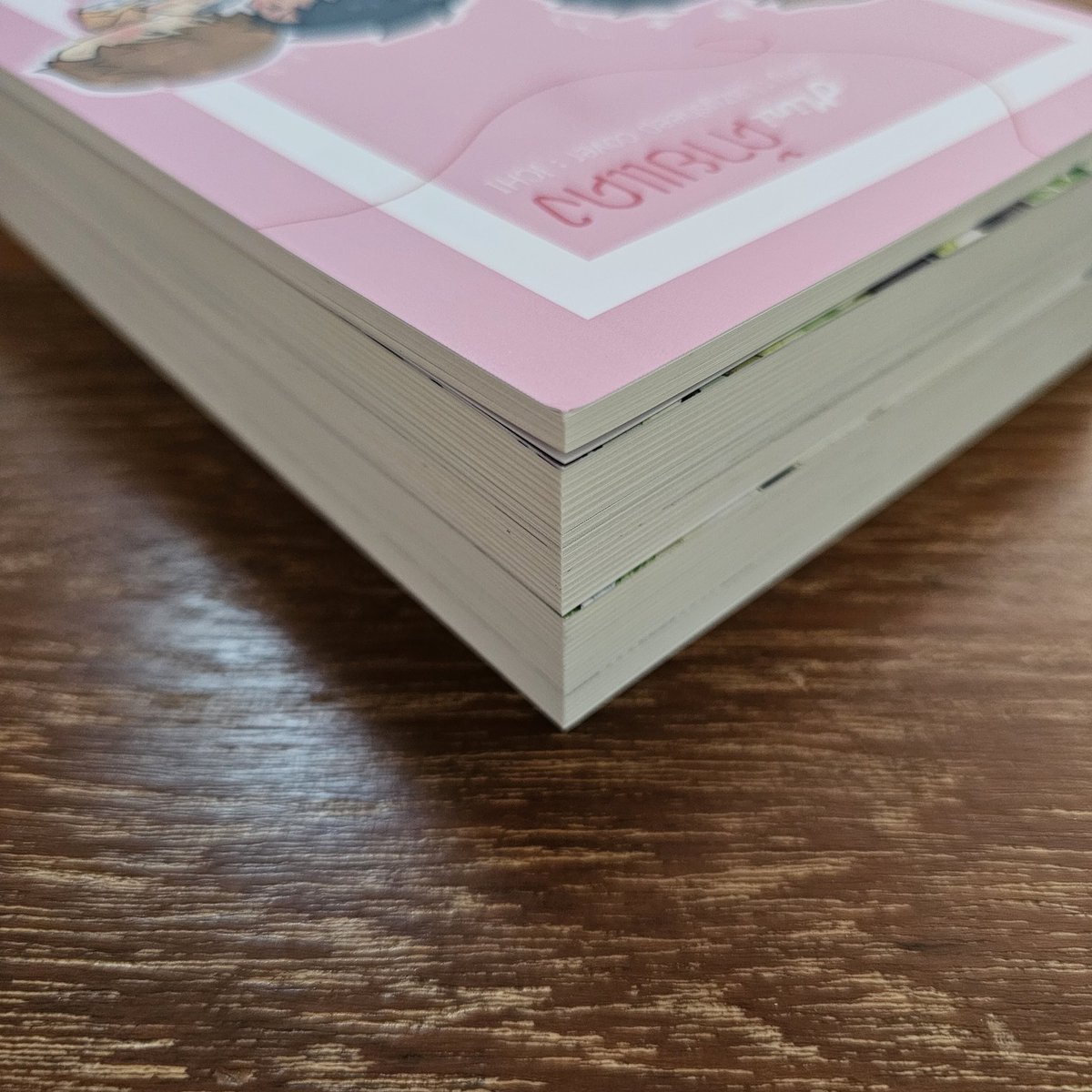 surihkt's tweet photo. ด้ายแดง เล่ม 1-2 &amp; Mini ด้ายแดง + Box
ขายหนังสือมือสอง
มีตำหนิเล่ม Mini มุมปกไม่เรียบ
ราคา 350 บาท รวมส่ง Flash
#ด้ายแดง https://t.co/MBid50WdYc