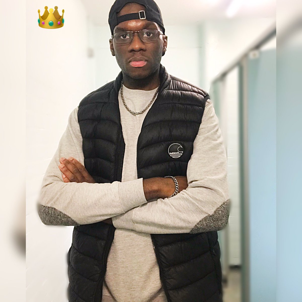 Kingz_MGs's tweet image. “Tell me who your heroes are and I'll tell you how you'll turn out to be…🎙”
- Warren Buffett 📚

#VerySimple ✅

  - 👑Kingz #RKA👥 -

(📸.08.10.2024.📸)

#RKA youtube page💻:
youtube.com/channel/UCgk4e…
