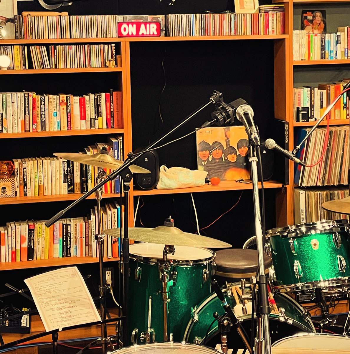 mokiyoon's tweet photo. まさかの新高円寺でライブをハシゴ。#pocopen さんのライブを観に MUSIRA Studio へ。スタジオ入るのなんて30年ぶり。こんなにステキな空間だとは思わなかったぁ。 https://t.co/sLGx5h6ZcS