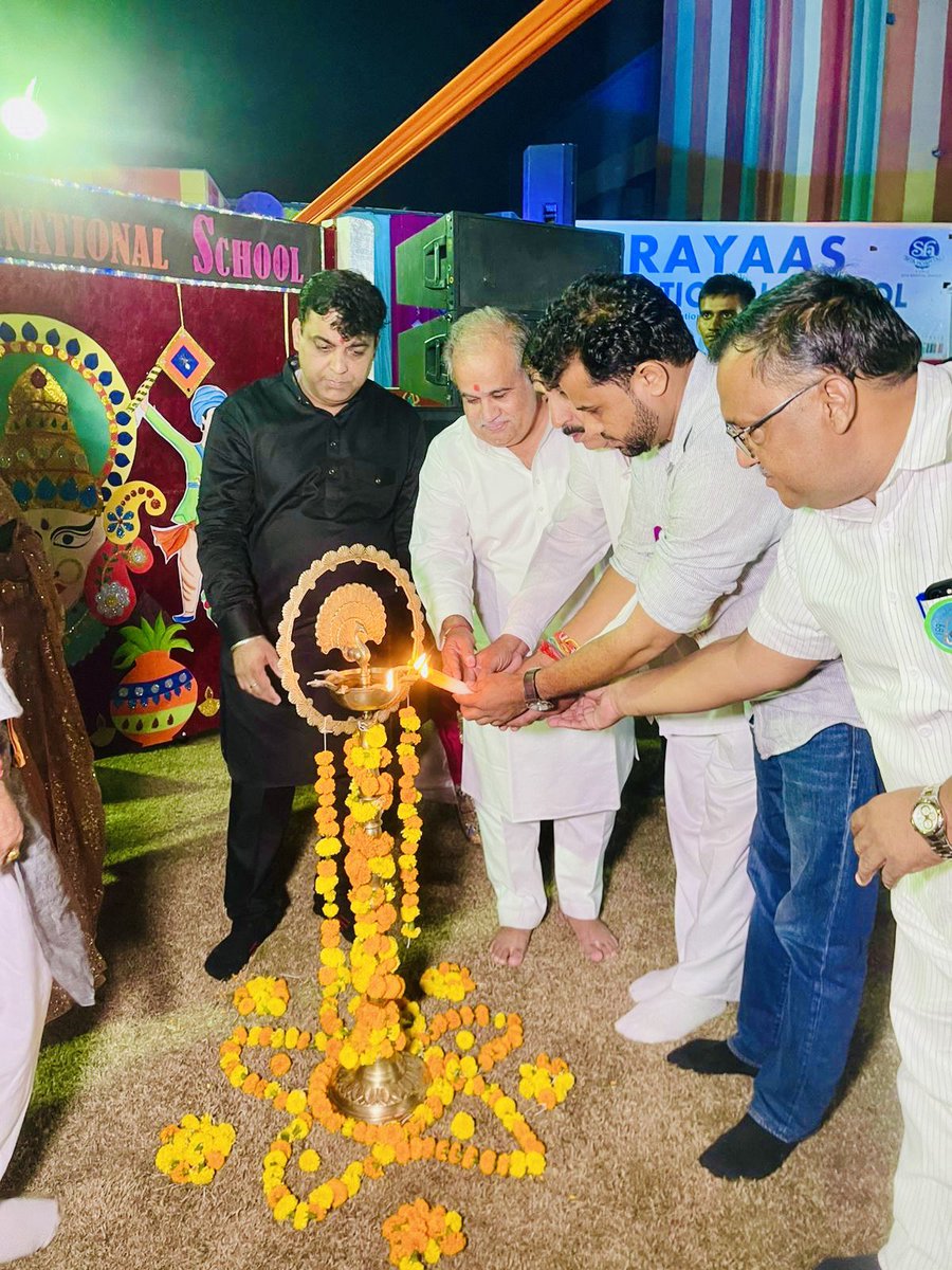 JitenderMalikMP's tweet photo. कल शाम को मेरे परिवार गन्नौर में प्रयास ���ंटरनेशनल स्कूल में नवरात्रि महोत्सव के पावन पर्व पर आयोजित दाँडिया कार्यक्रम में शिरकत की । https://t.co/DPIrp3aRog