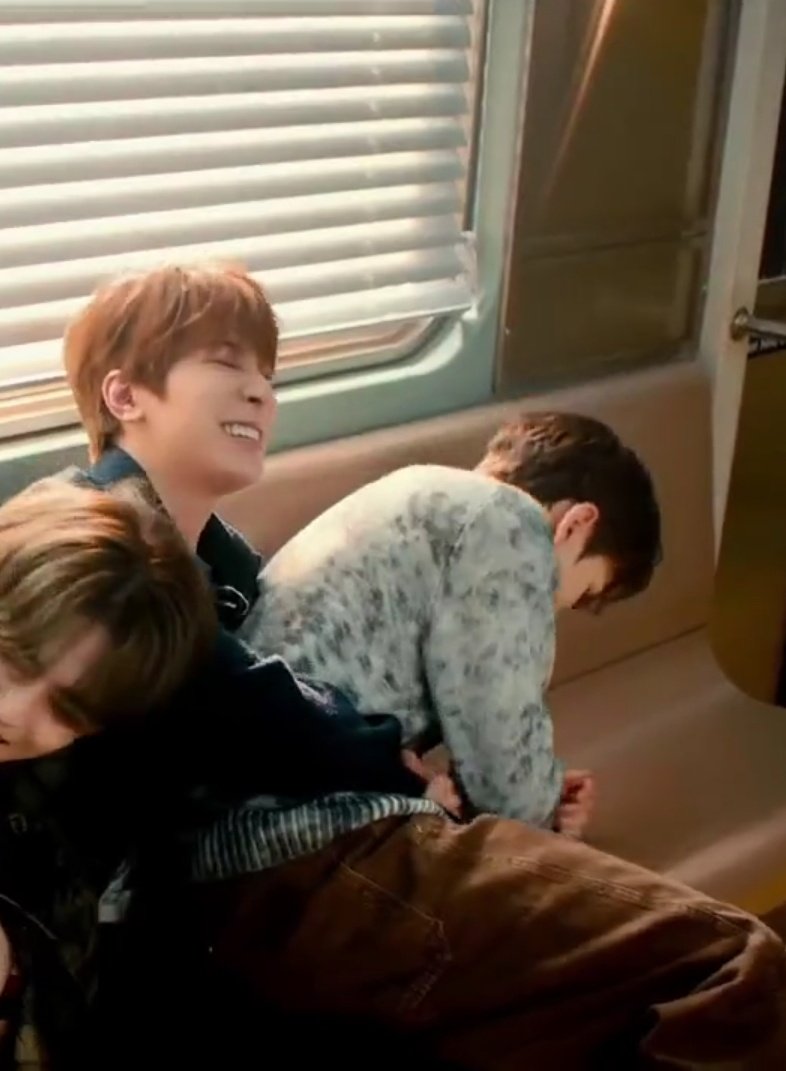 vernonlovebot's tweet photo. WONSOL BACKHUG 😭😭😭😭😭😭 https://t.co/JHEh7WsbPZ