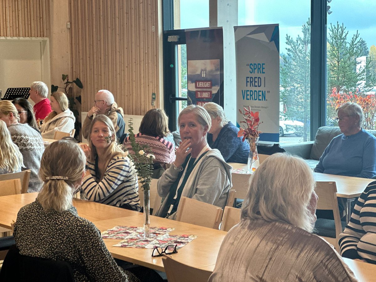 LajnaNorge's tweet photo. På verdensdagen for psykisk helse hadde Lajna i avdeling Nittedal gjort i stand suppe for over 90 mennesker. Ordfører og presten var til stede for å komme sammen og markere verdensdagen #gi8minutter #psykiskhelse #verdensdagen #LajnaImaillah #LajnaNorge https://t.co/FyaVarB5LH