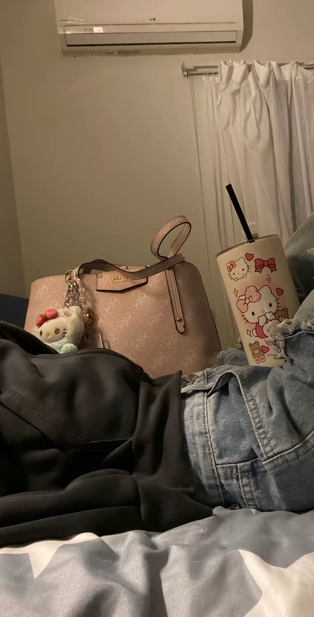 مقهوره اني حذفت تغريتي بحسابي الثاني جابت الفيه بس عشان مادخل المحاكم 💔💔انهرت