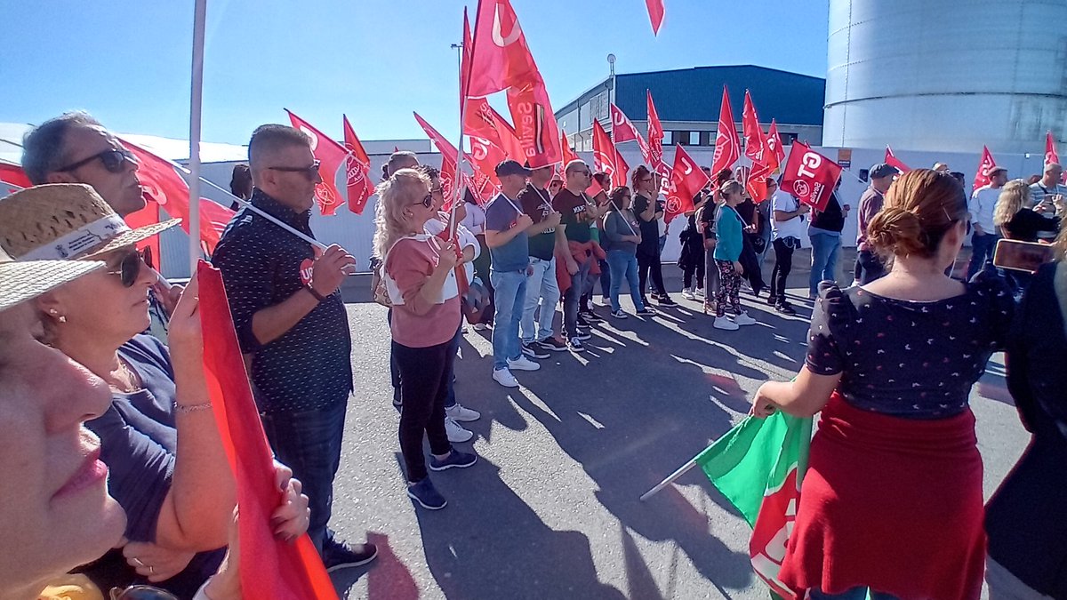 La <a href="/AgrupacionUgt/">Agrupación de Periodistas de UGT</a> muestra todo su apoyo a lxs profesionales de #RTVA
La AGP-UGT pide respeto y confianza en lxs profesionales y rechaza todo tipo de intervención y control no basado en criterios periodísticos de la dirección en programas e informativos. 
<a href="/UGTCanalSur/">UGT Canal Sur Rtva</a>