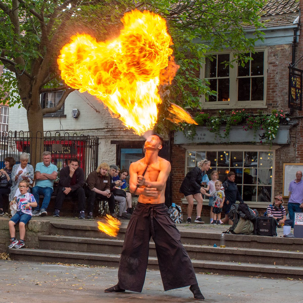 kingssquareyork's tweet photo. Sadly the last weekend of shows in October due to another fairground ride arriving. #york #yorkshire #kingssquare #streetperformer #squaresnotfairs https://t.co/RmWKZ7e6JK