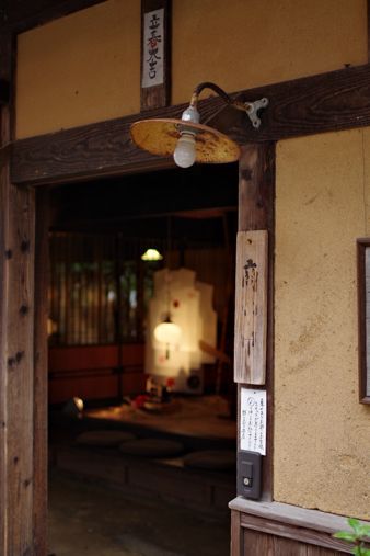 momotuyon's tweet photo. こんばんは
今夜も予約投稿です
貼り逃げ御免なさい
写真は過去の10月12日のもの
石見銀山の街を歩いていたらしい
#pentax #FA35 https://t.co/So7uUAsLNn
