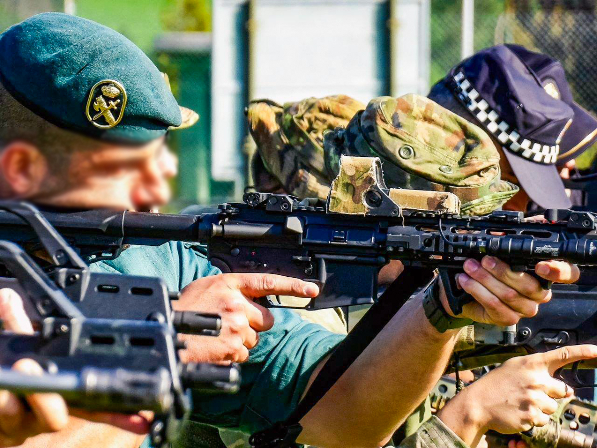 EjercitoTierra's tweet photo. ¡Felicidades! a todos los componentes de la @guardiacivil en el día de su #Patrona, la Virgen del #Pilar.
"Por tu honor quiero vivir
Viva España, viva el Rey
Viva el orden y la Ley
Viva honrada la Guardia Civil"
#ServicioyCompromiso 🇪🇸 #12OctFiestaNacional #DFN24 #SomostuEjército 🇪🇸
