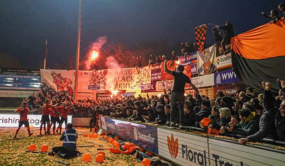 ArjanB2's tweet photo. MATCHDAY!!! Vanmiddag de dorpsclash en derby der derby’s op het hoogste amateurniveau. In het hol van de leeuw met 350 supporters neemt @vvkatwijk het op tegen @KvvQuickBoys, gesteund door zo’n 4.500 toeschouwers. ‘Zuid’ tegen ‘Noord’, blauw-wit tegen 🧡🖤! #passieenstrijd https://t.co/r0OBYX8kHd