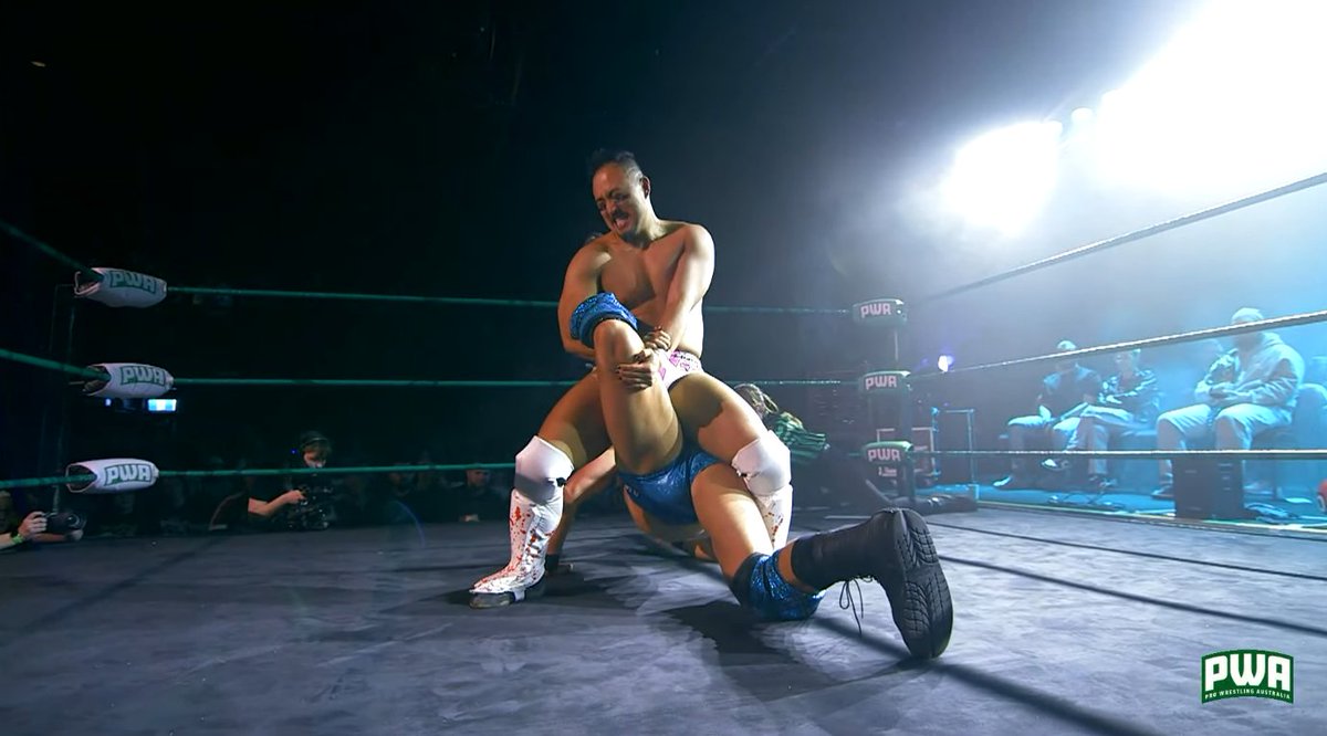 FirstPickGames's tweet image. PERFECT single-leg crab from @KaiDrakePro  #PWALive