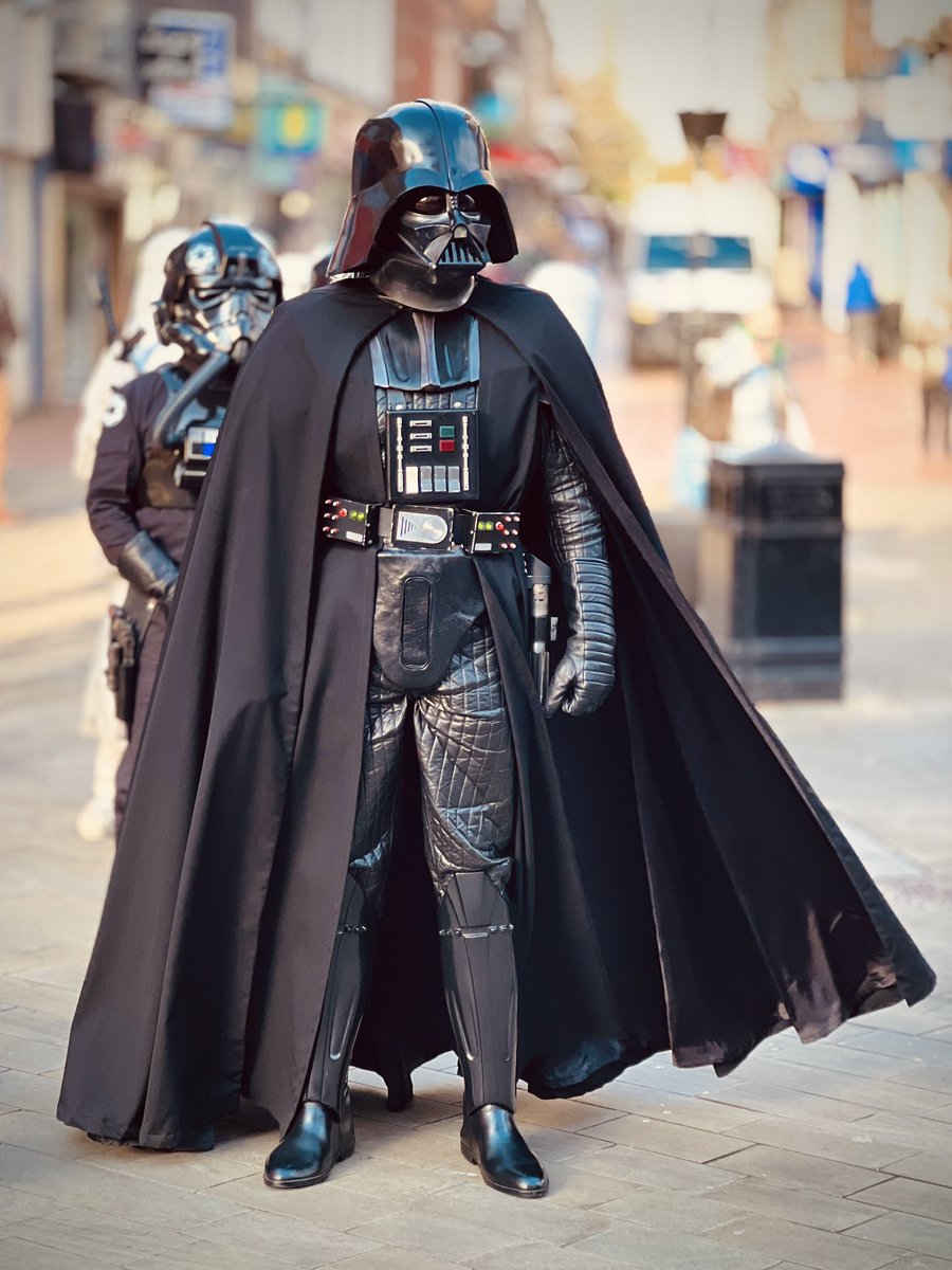 Just saw Darth Vader walking through the streets of Wrexham for Comic-Con! The dark side is strong, but the excitement is stronger. What an epic day! May the Force be with you, Wrexham ⚔️ #WrexhamComicCon #DarthVader #MayTheForceBeWithYou #StarWars