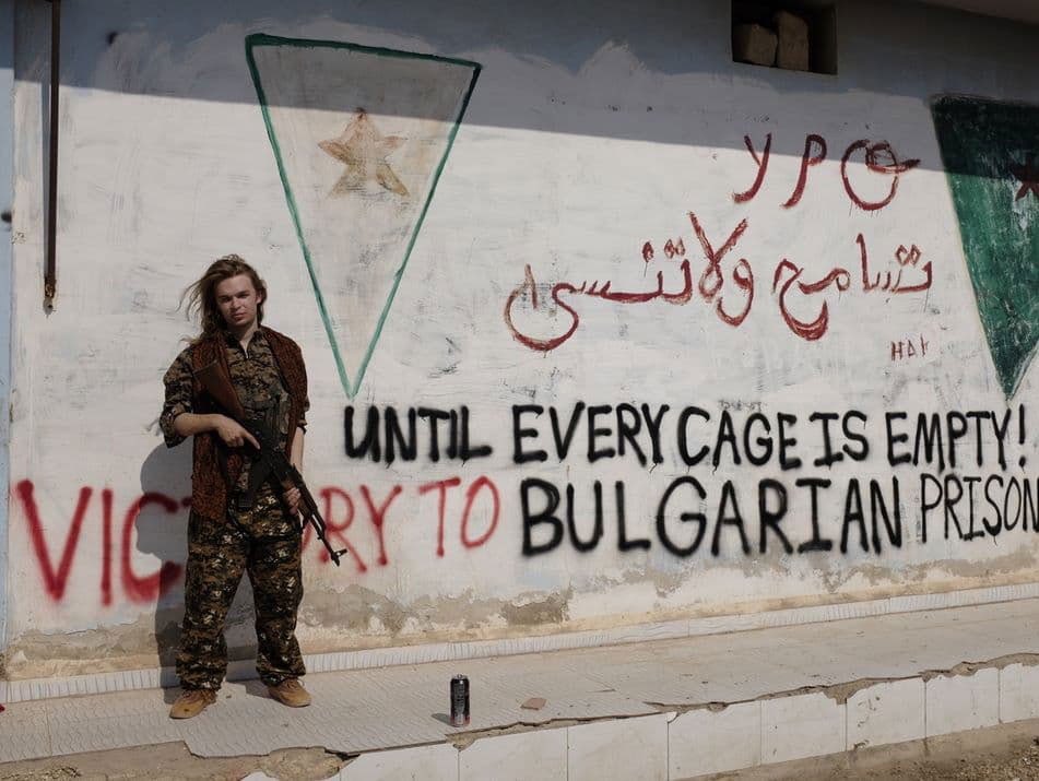 Belengazek1's tweet photo. ROJAVA’da gönüllü bir enternasyonalist savaşçı yoldaş Bertram Lee ✊🏼✊🏼✊🏼

@StefanBertramL https://t.co/mJnlUabvYq