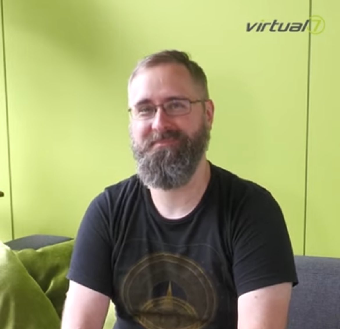 virtual7's tweet image. Computer-AG als Startschuss für Carsten und seinen Weg zum Programmierer bei #virtual7gmbh. Carstens Tipp an sein jüngeres Ich? "Nicht aufgeben, weitermachen! Mit jedem Fehler lernt man!"🧑🏻💻👩🏼💻
#Coding #Programmierer #Basic
youtube.com/shorts/dyN_yzU…
