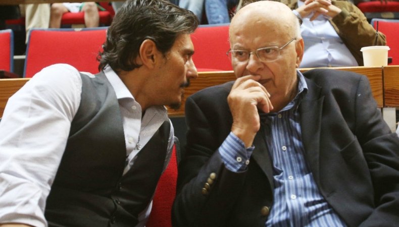 Πέρυσι στο ΟΑΚΑ ο ΠΑΟ κέρδισε την Ζαλγκίρις με φλοπινγκ του Λεσορ που δόθηκε επιθετικό φάουλ στο τέλος... Η μακρά περίοδος ηγεμονίας Βασιλακοπούλου έχει λάβει τέλος... μεγάλωσε όμως μπασκετικούς πράσινους Κύκλωπες που διαχρονικά βλέπουν μόνο την καμπούρα των άλλων...#olybc #osfp