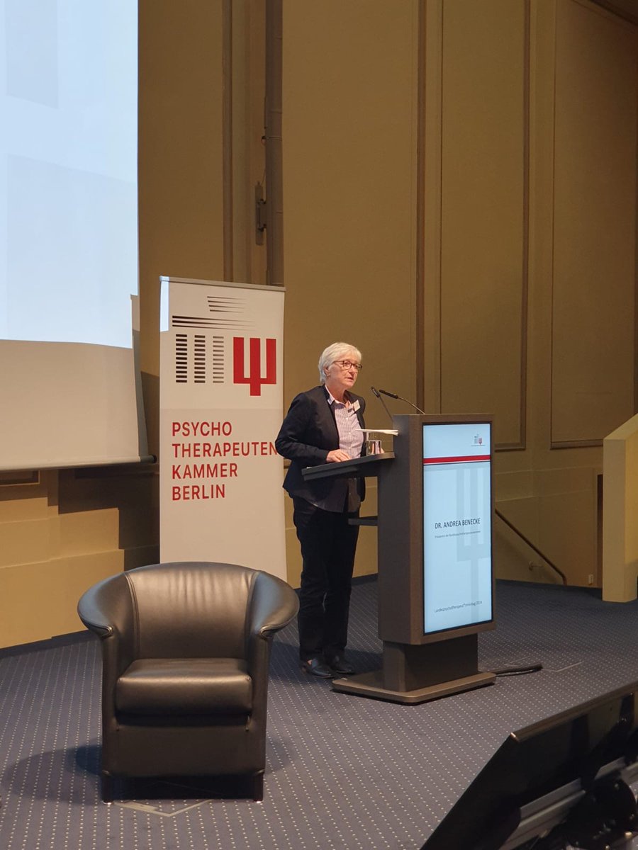 PtK Berlin (@berlinptk) on Twitter photo Der diesjährige Landespsychotherapeut*innentag #LPT2024 findet heute in Berlin statt. Präsidentin <a href="/SchweitzerKoehn/">Eva Schweitzer-Köhn</a>, Gesundheitssenatorin Dr. Ina Czyborra sowie Dr. Andrea Benecke von der BPtK begrüßen herzlich alle Gäste und Interessierten. Der diesjährige Landespsychotherapeut*innentag #LPT2024 findet heute in Berlin statt. Präsidentin <a href="/SchweitzerKoehn/">Eva Schweitzer-Köhn</a>, Gesundheitssenatorin Dr. Ina Czyborra sowie Dr. Andrea Benecke von der BPtK begrüßen herzlich alle Gäste und Interessierten.